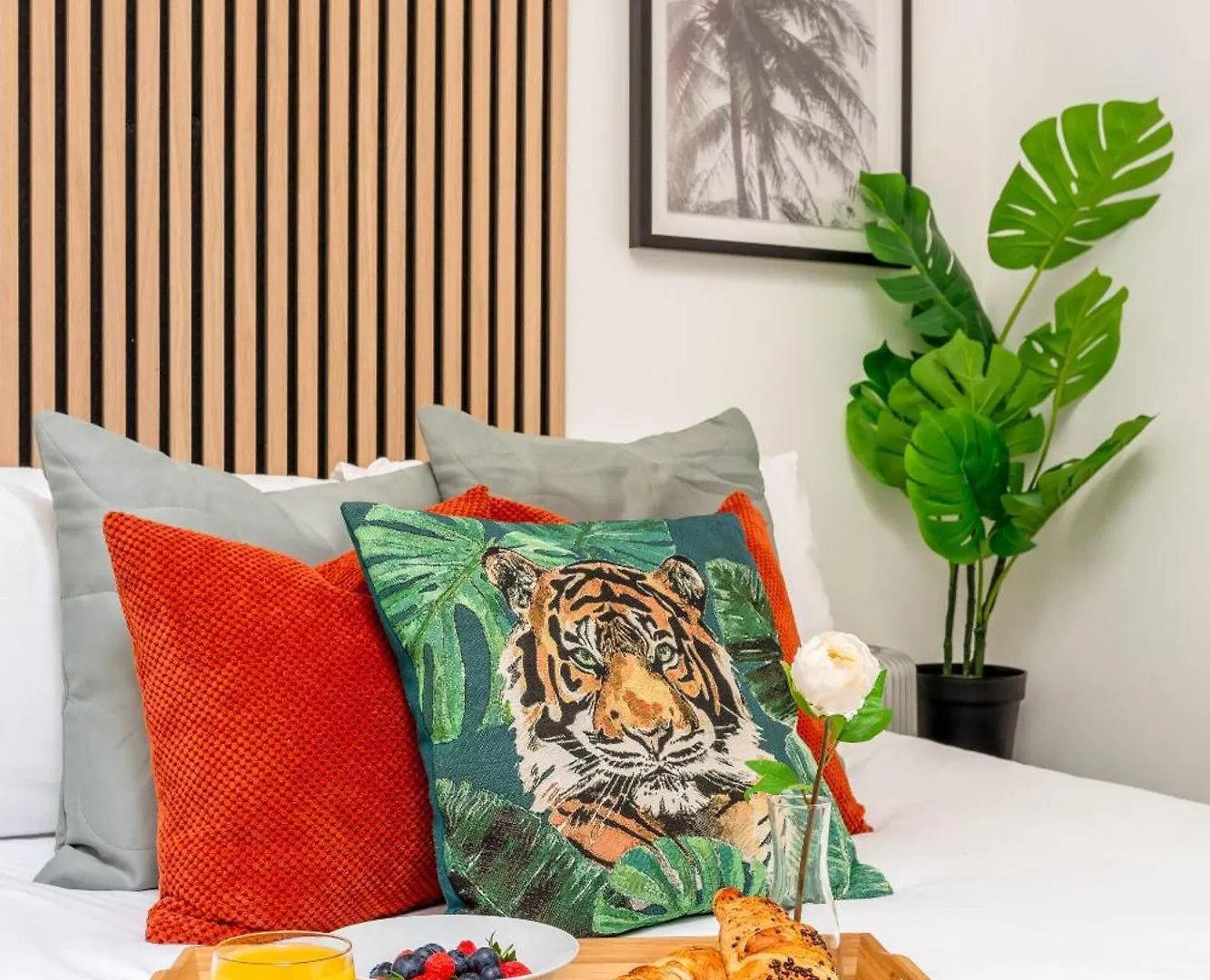 Holiday home 2 Bedroom House By Short Lets & Serviced Accommodation Brighton With Free Wifi & Terrace