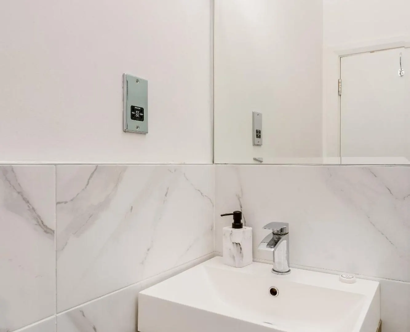 2 Bedroom House By Short Lets & Serviced Accommodation Brighton With Free Wifi & Terrace United Kingdom