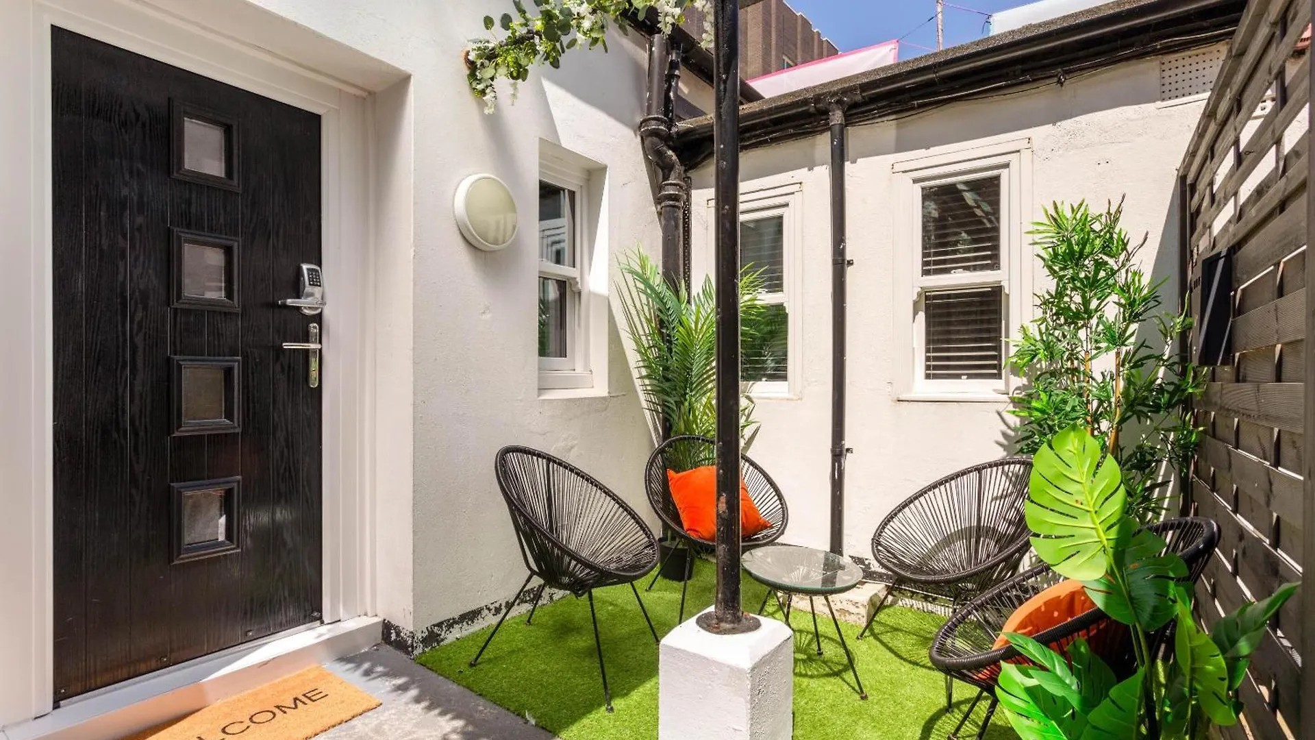 2 Bedroom House By Short Lets & Serviced Accommodation Brighton With Free Wifi & Terrace Holiday home