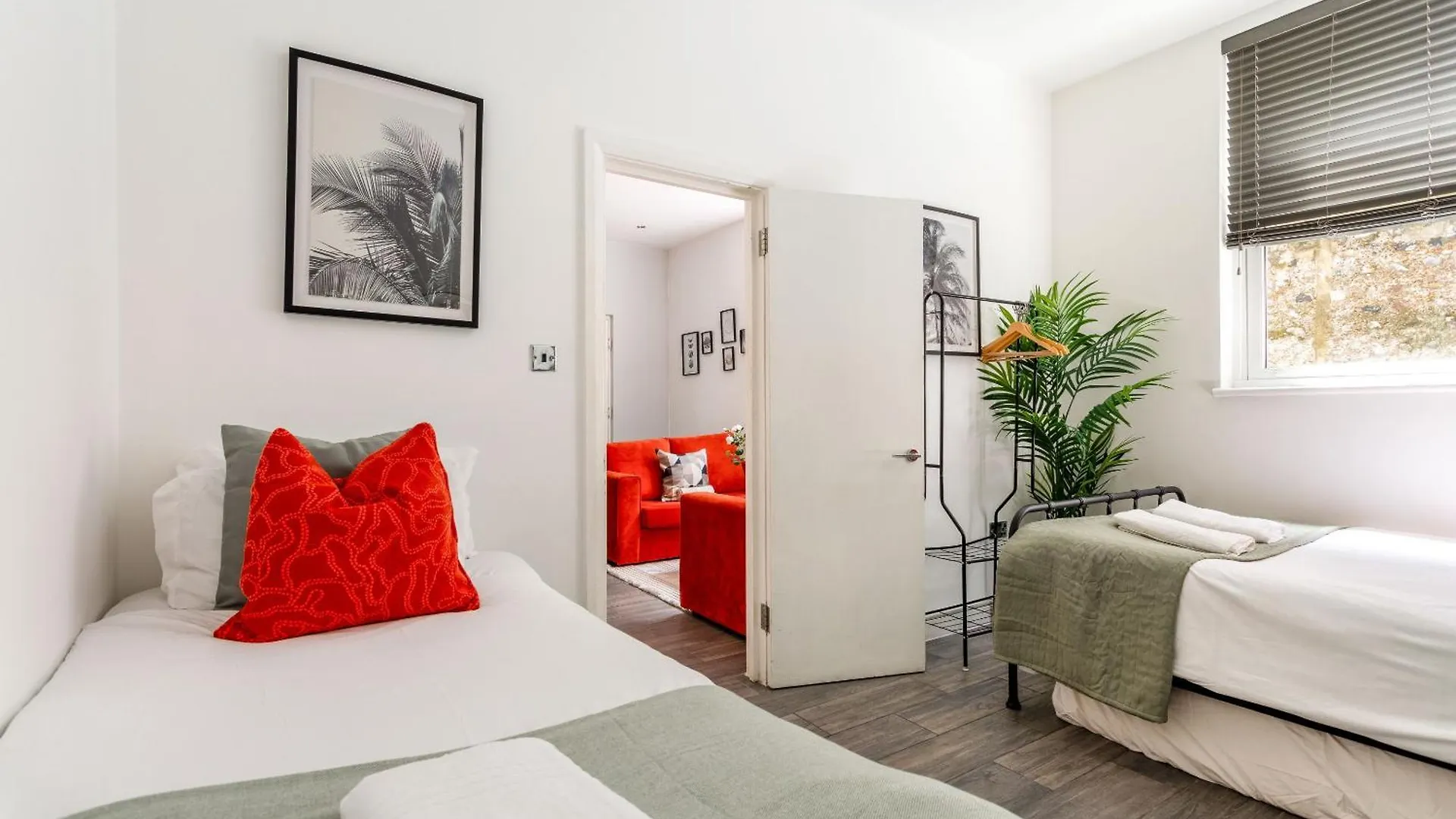 2 Bedroom House By Short Lets & Serviced Accommodation Brighton With Free Wifi & Terrace