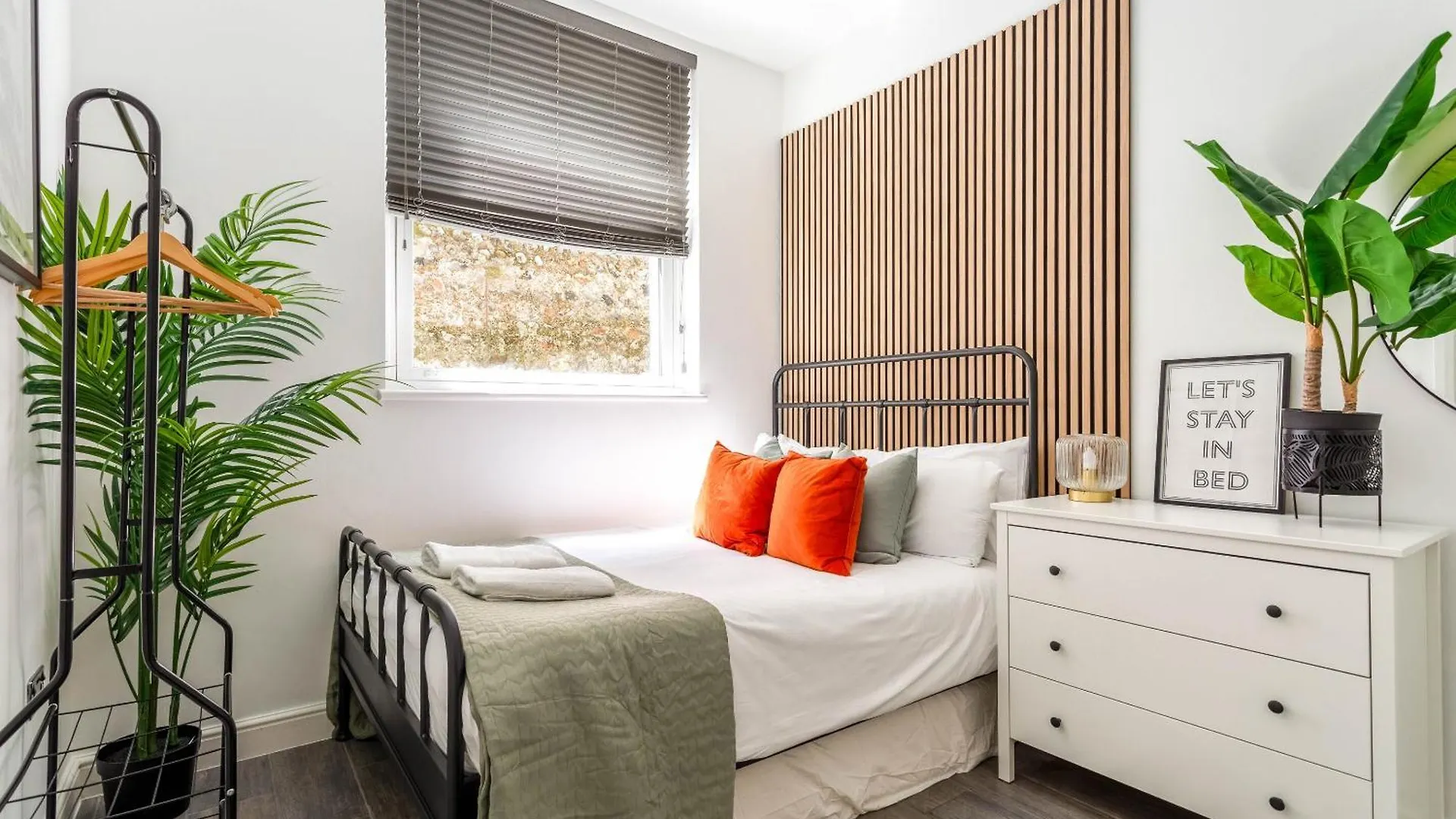 2 Bedroom House By Short Lets & Serviced Accommodation Brighton With Free Wifi & Terrace 0*,  United Kingdom